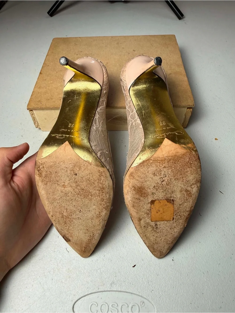 $640 Oscar de la Renta beige lace pumps Sz 38 / US 8